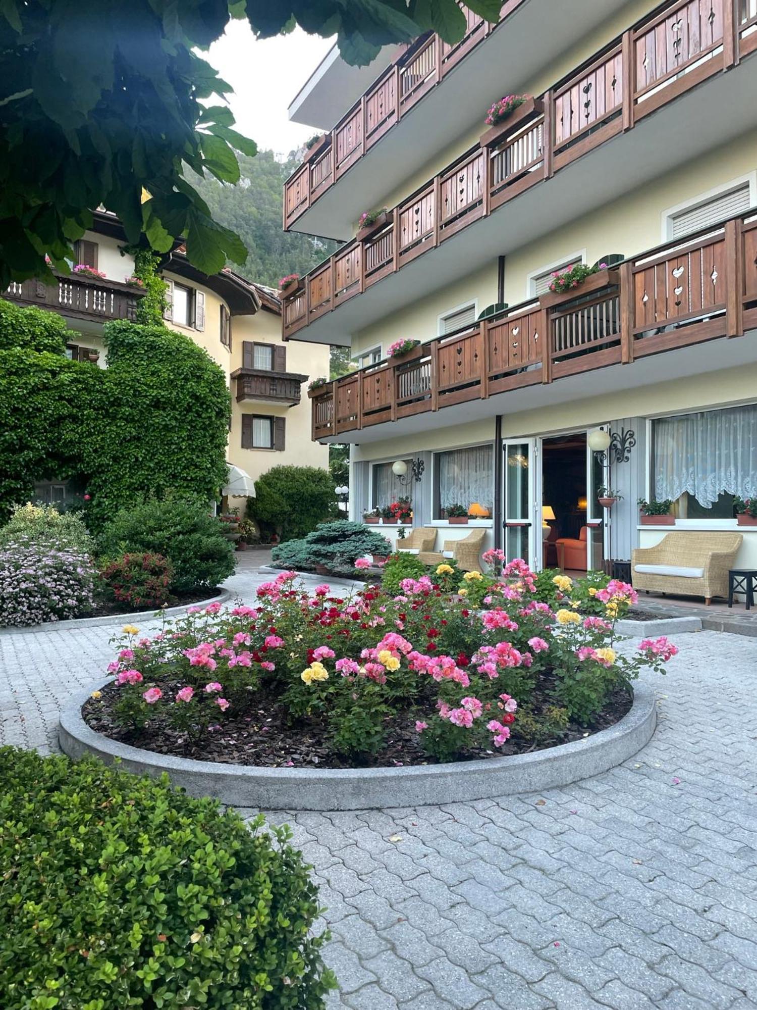 Hotel Miralago Wellness - Adults Only Molveno Exterior foto