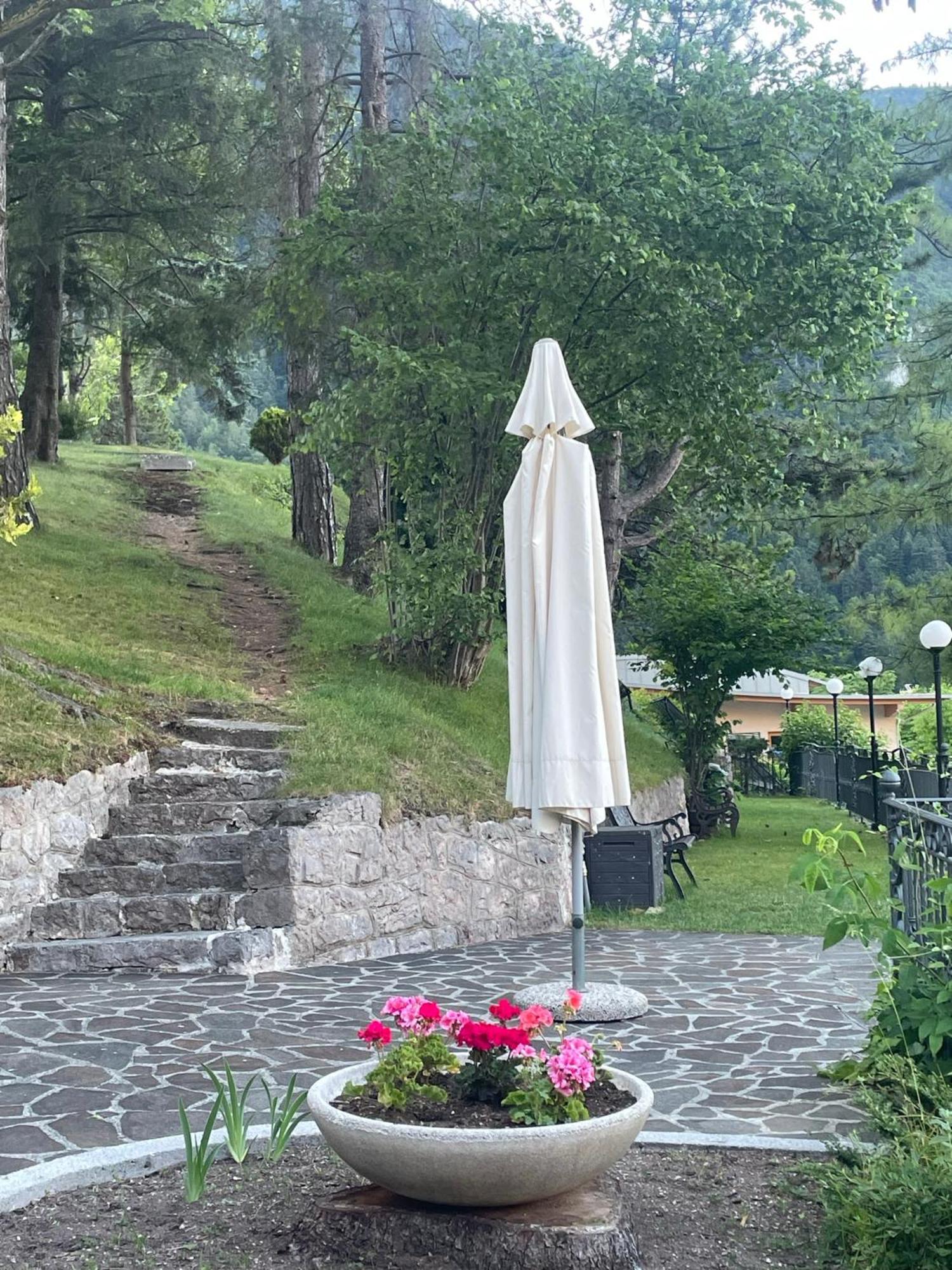Hotel Miralago Wellness - Adults Only Molveno Exterior foto