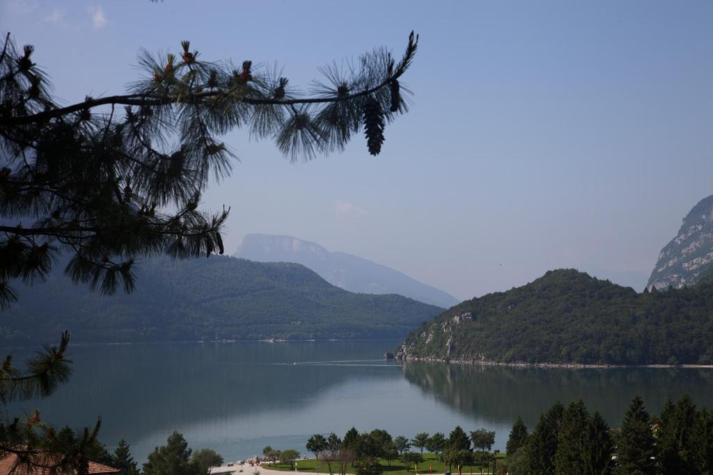 Hotel Miralago Wellness - Adults Only Molveno Exterior foto