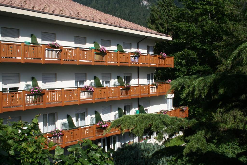 Hotel Miralago Wellness - Adults Only Molveno Exterior foto