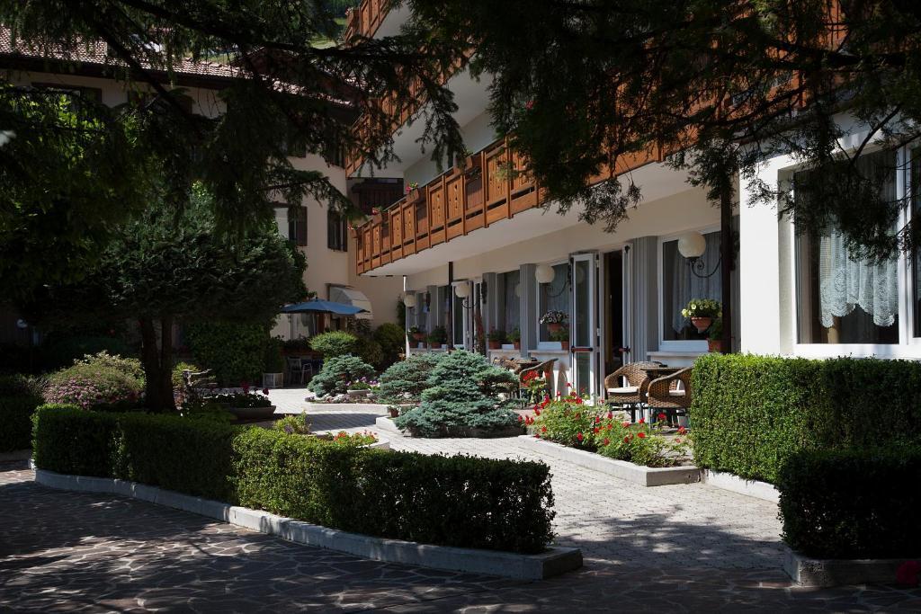 Hotel Miralago Wellness - Adults Only Molveno Exterior foto