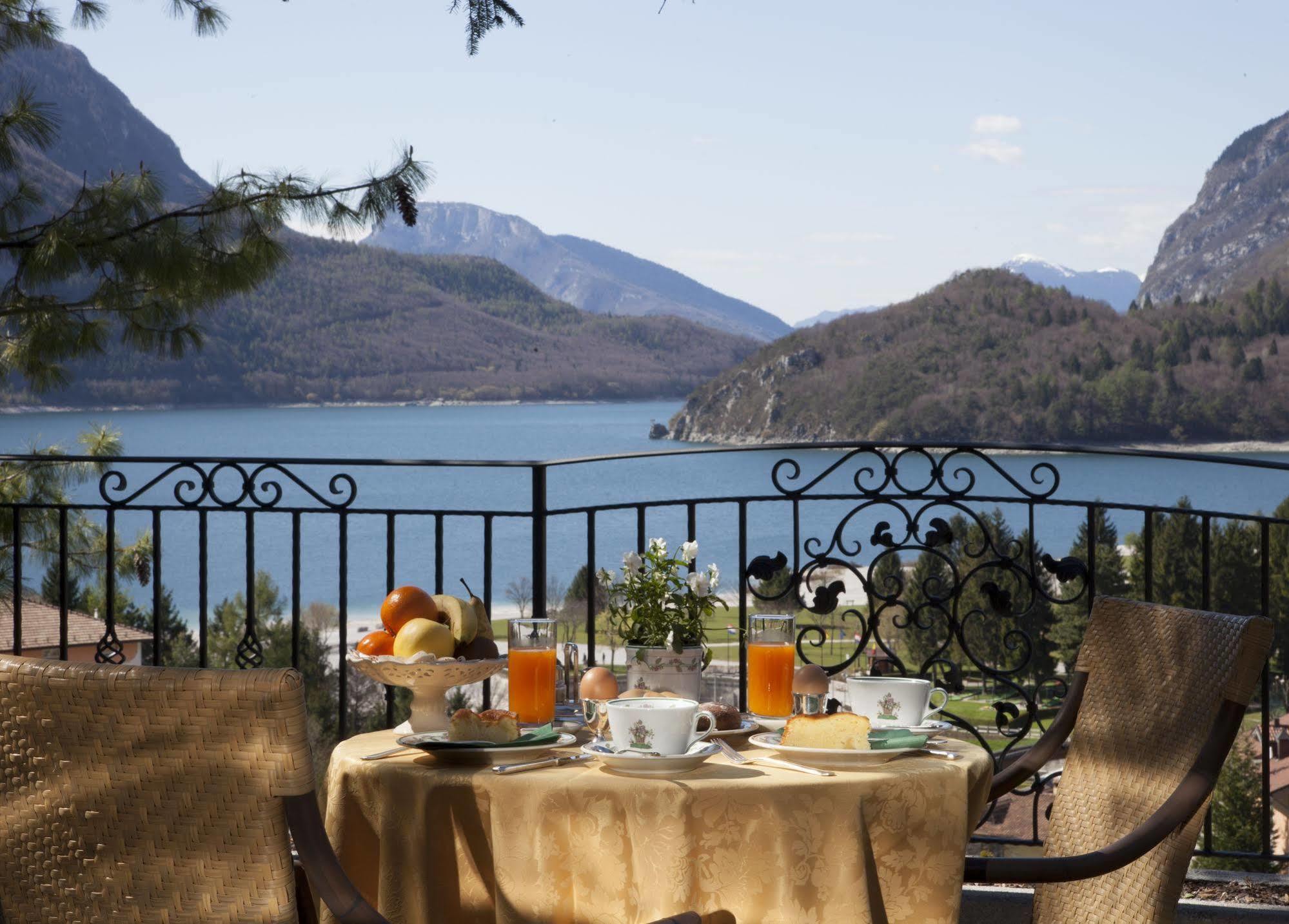 Hotel Miralago Wellness - Adults Only Molveno Exterior foto